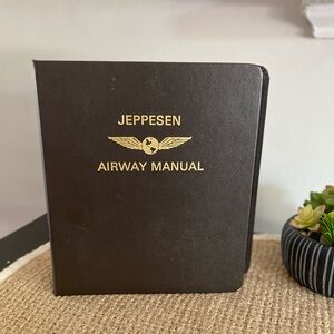 JEPPESEN AIRWAY LEATHER MANUAL EAST PILOT AVIATION